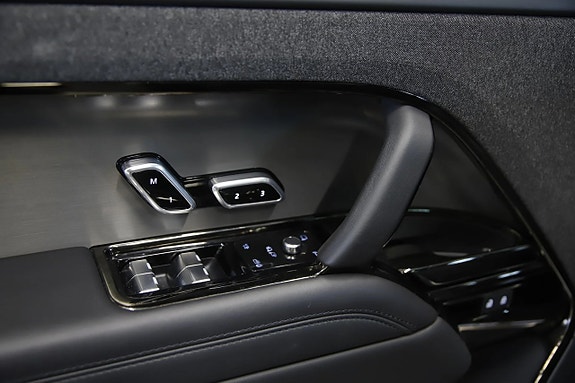 Land Rover Range Rover Sport 8 of 16
