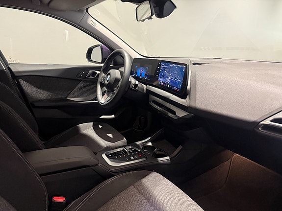 BMW 120 9 of 18