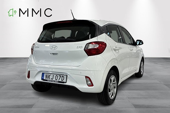Hyundai i10 2 of 11