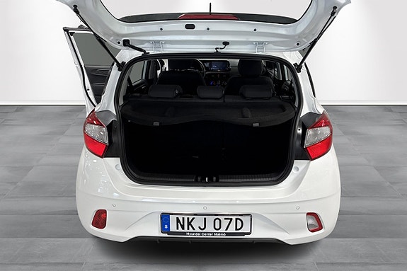 Hyundai i10 8 of 11