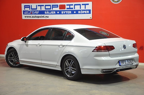 Volkswagen Passat 3 of 21