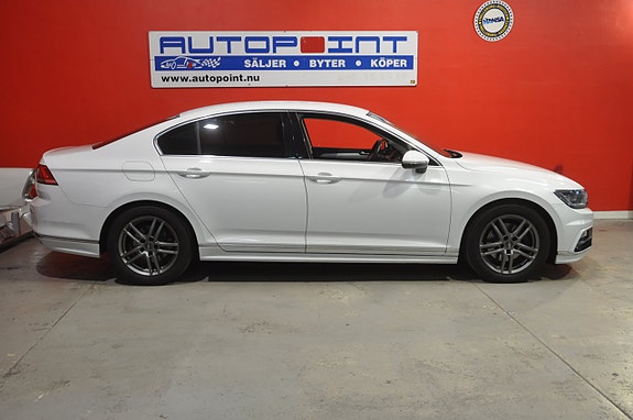 Volkswagen Passat 2 of 21