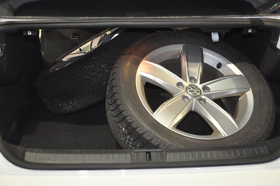 Volkswagen Passat 14 of 21