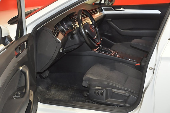 Volkswagen Passat 8 of 21