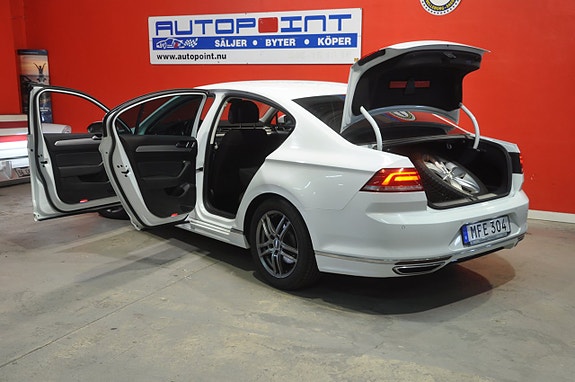 Volkswagen Passat 12 of 21