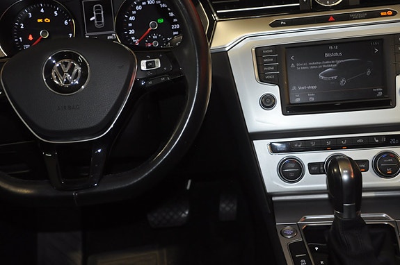 Volkswagen Passat 7 of 21