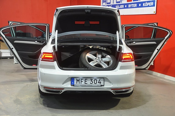 Volkswagen Passat 13 of 21