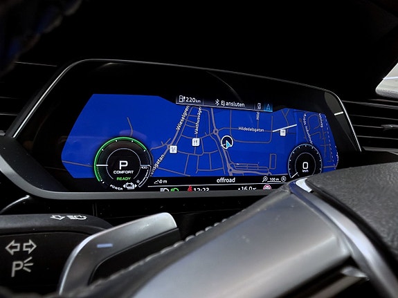 Audi e-tron 12 of 23