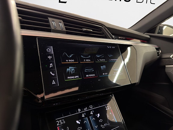 Audi e-tron 18 of 23