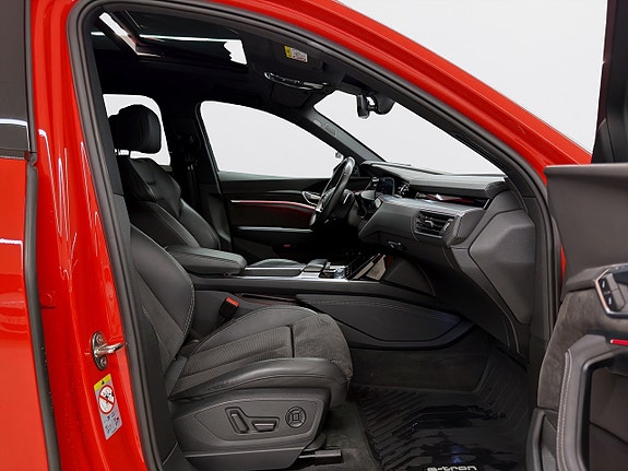 Audi e-tron 13 of 23