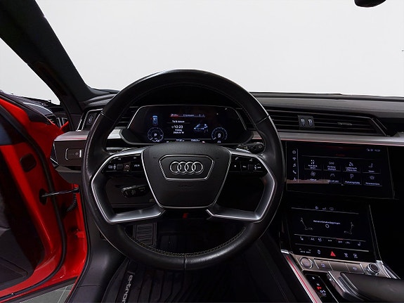 Audi e-tron 11 of 23