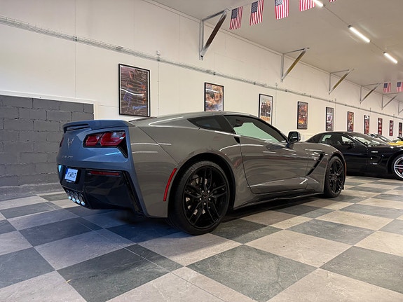 Chevrolet Corvette 11 of 30
