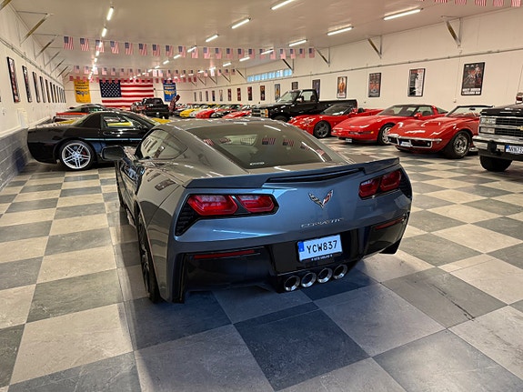 Chevrolet Corvette 9 of 30