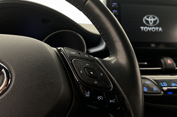 Toyota C-HR 15 of 27