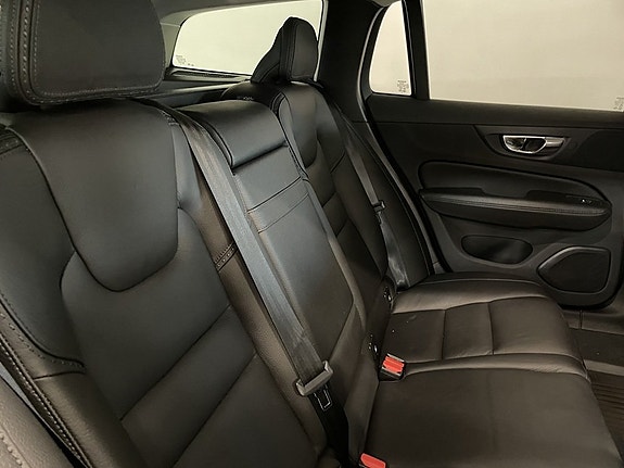 Volvo V60 Cross Country 12 of 27