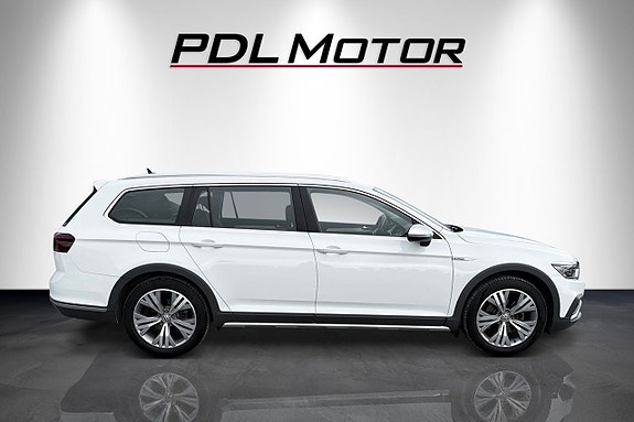 Volkswagen Passat Alltrack 4 of 12