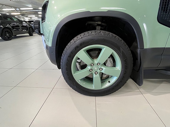 Land Rover Defender 110 6 of 13
