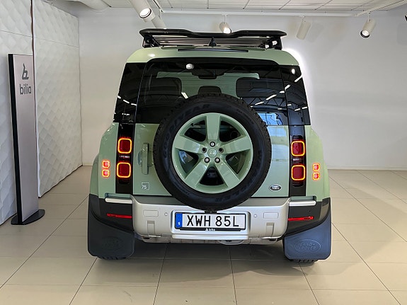 Land Rover Defender 110 7 of 13