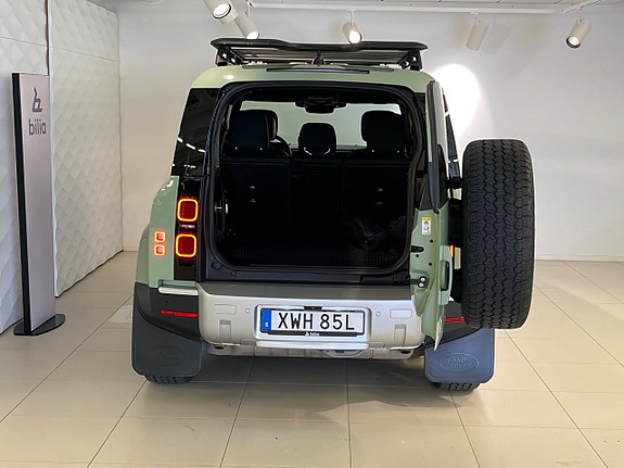 Land Rover Defender 110 4 of 13