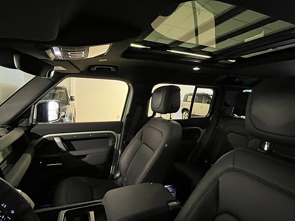 Land Rover Defender 110 11 of 13