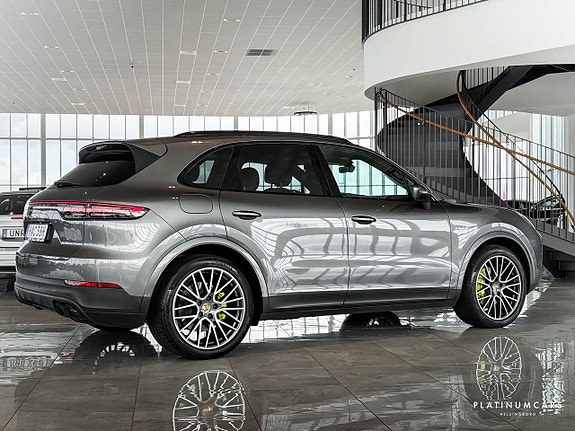 Porsche Cayenne 23 of 25