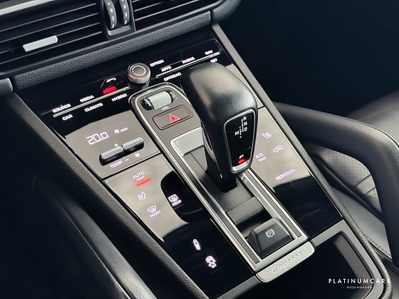 Porsche Cayenne 13 of 25