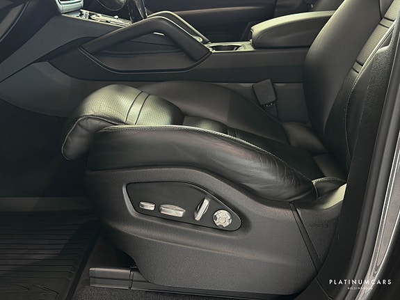 Porsche Cayenne 17 of 25