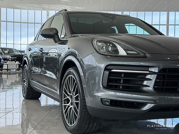 Porsche Cayenne 21 of 25