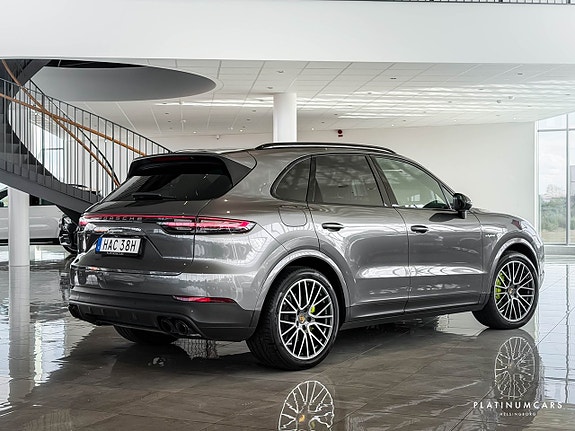 Porsche Cayenne 2 of 25