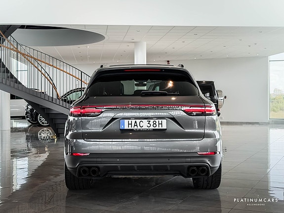 Porsche Cayenne 4 of 25