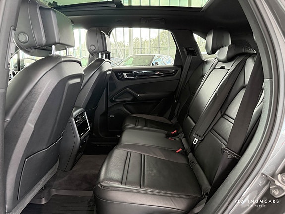 Porsche Cayenne 7 of 25