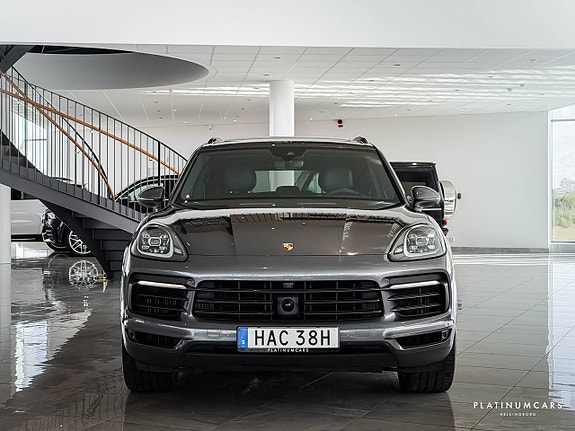 Porsche Cayenne 3 of 25