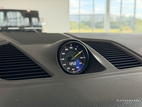 Porsche Cayenne 14 of 25