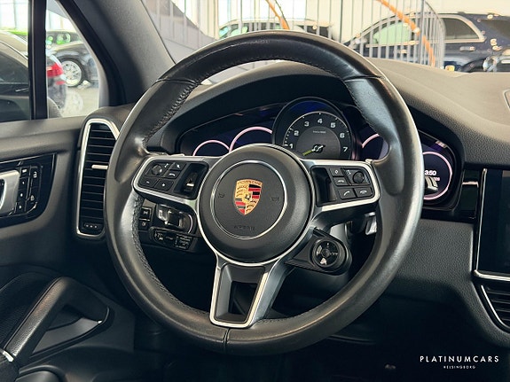 Porsche Cayenne 8 of 25