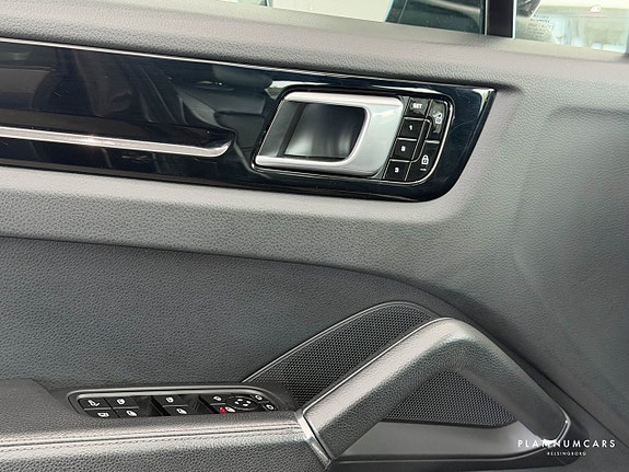 Porsche Cayenne 16 of 25