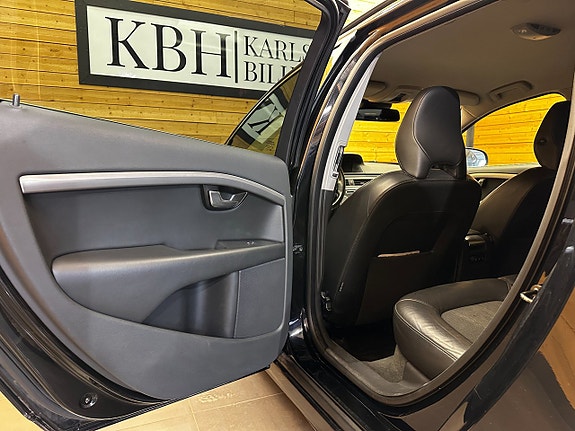 Volvo V70 15 of 23