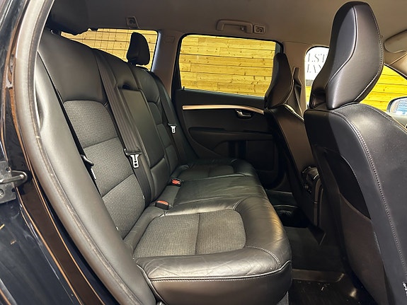 Volvo V70 17 of 23