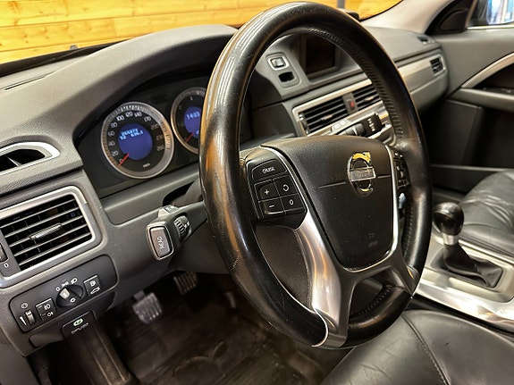 Volvo V70 11 of 23