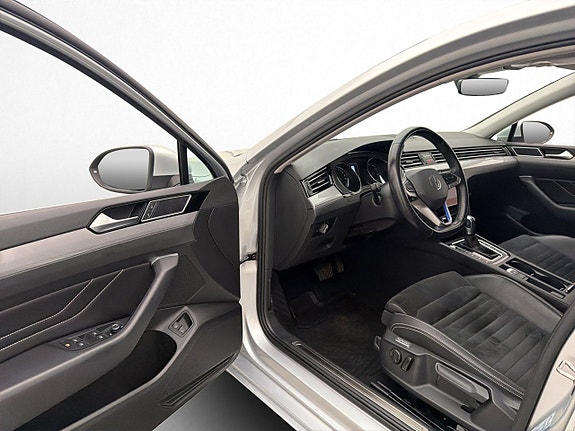 Volkswagen Passat 8 of 25