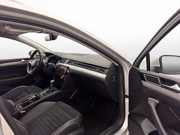 Volkswagen Passat 12 of 25