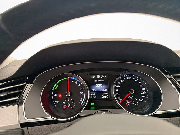 Volkswagen Passat 15 of 25