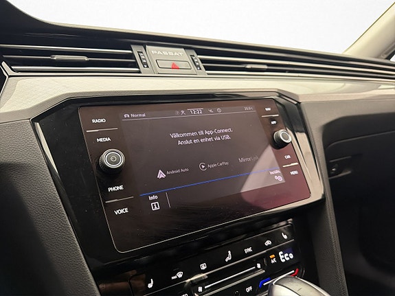 Volkswagen Passat 19 of 25