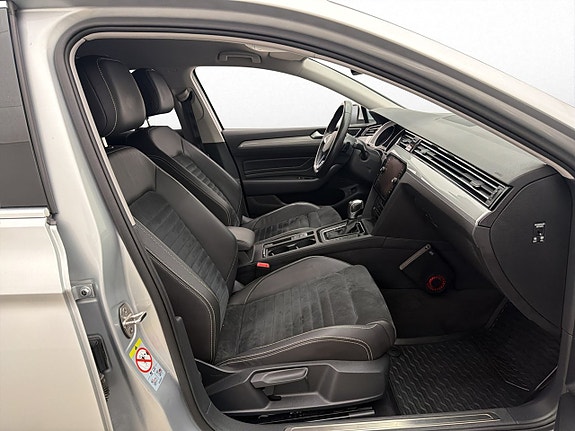 Volkswagen Passat 11 of 25
