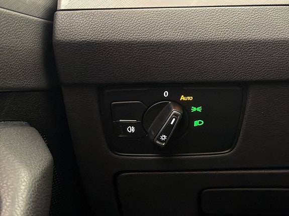 Volkswagen Passat 25 of 25