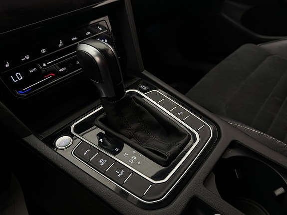 Volkswagen Passat 22 of 25
