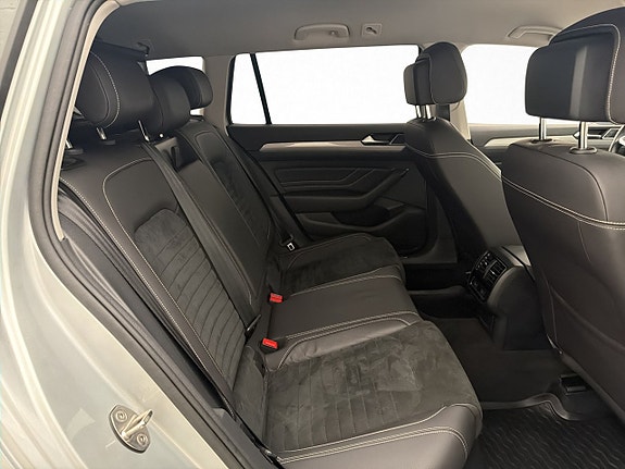 Volkswagen Passat 13 of 25
