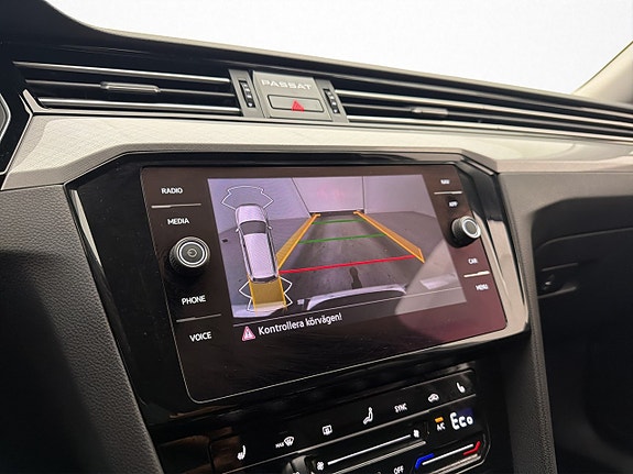 Volkswagen Passat 18 of 25