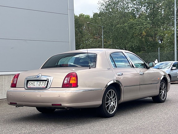 Lincoln Town Car 3 of 22