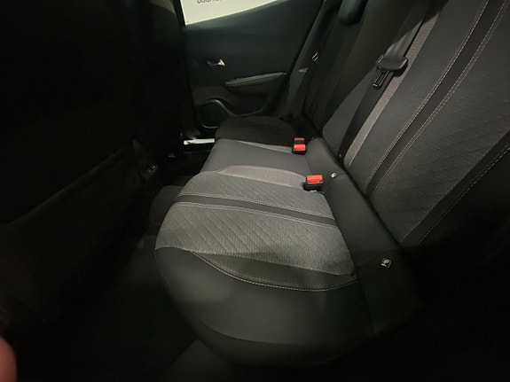 Peugeot 2008 6 of 18