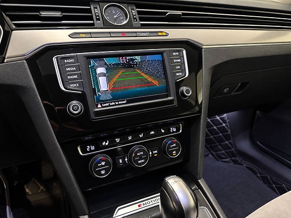 Volkswagen Passat 8 of 12